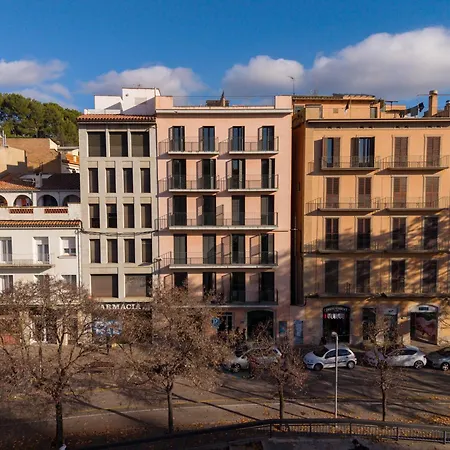 10 In A Modern Building With Private Car Parking Available Appartamento Girona